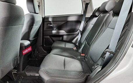 Mitsubishi Outlander III рестайлинг 3, 2021 год, 2 604 200 рублей, 15 фотография