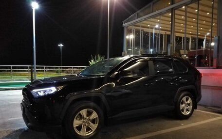 Toyota RAV4, 2020 год, 3 600 000 рублей, 2 фотография