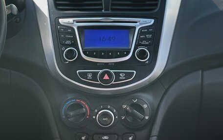Hyundai Solaris II рестайлинг, 2013 год, 895 000 рублей, 23 фотография