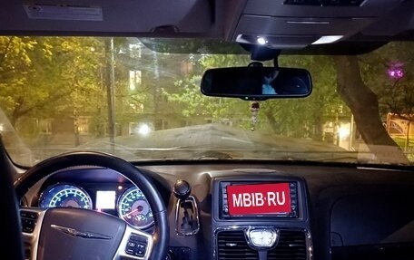 Chrysler Voyager IV, 2011 год, 1 600 000 рублей, 9 фотография