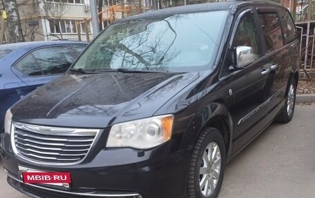 Chrysler Voyager IV, 2011 год, 1 600 000 рублей, 3 фотография