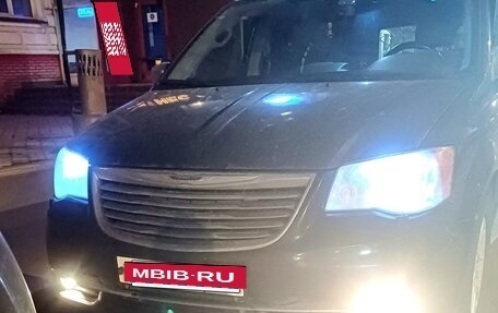 Chrysler Voyager IV, 2011 год, 1 600 000 рублей, 4 фотография