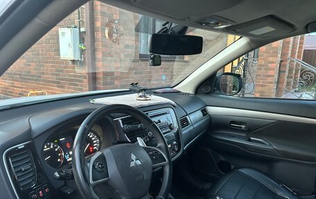 Mitsubishi Outlander III рестайлинг 3, 2013 год, 1 499 999 рублей, 2 фотография