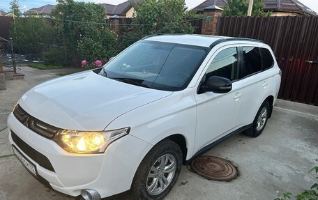 Mitsubishi Outlander III рестайлинг 3, 2013 год, 1 499 999 рублей, 8 фотография