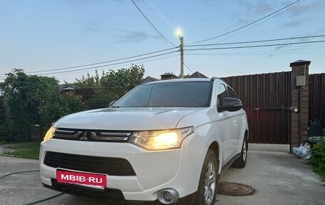 Mitsubishi Outlander III рестайлинг 3, 2013 год, 1 499 999 рублей, 9 фотография