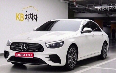 Mercedes-Benz E-Класс, 2022 год, 4 450 000 рублей, 1 фотография