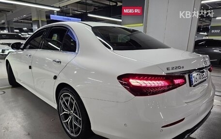 Mercedes-Benz E-Класс, 2022 год, 4 400 000 рублей, 3 фотография