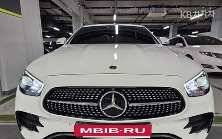 Mercedes-Benz E-Класс, 2022 год, 4 400 000 рублей, 2 фотография