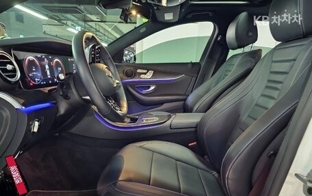 Mercedes-Benz E-Класс, 2022 год, 4 400 000 рублей, 5 фотография