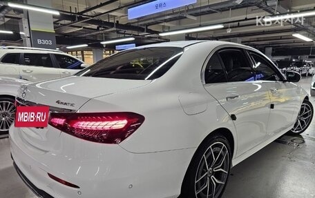 Mercedes-Benz E-Класс, 2022 год, 4 400 000 рублей, 4 фотография