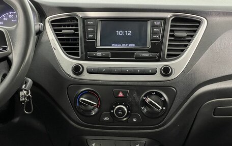 Hyundai Solaris II рестайлинг, 2018 год, 800 000 рублей, 16 фотография