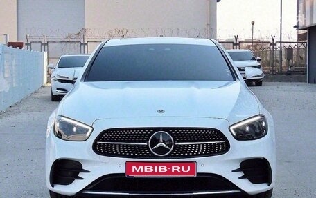 Mercedes-Benz E-Класс, 2022 год, 4 400 000 рублей, 1 фотография