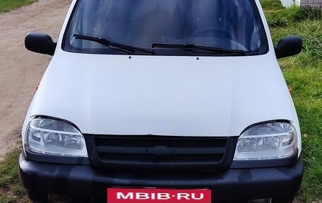 Chevrolet Niva I рестайлинг, 2004 год, 193 000 рублей, 2 фотография