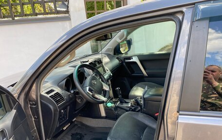 Toyota Land Cruiser Prado 150 рестайлинг 2, 2013 год, 2 800 000 рублей, 2 фотография