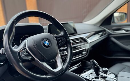 BMW 5 серия, 2018 год, 3 000 000 рублей, 18 фотография