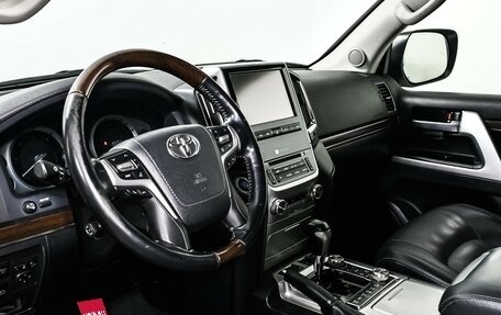 Toyota Land Cruiser 200, 2016 год, 6 898 000 рублей, 12 фотография