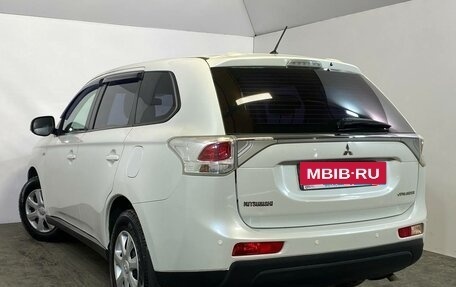 Mitsubishi Outlander III рестайлинг 3, 2014 год, 1 349 000 рублей, 4 фотография
