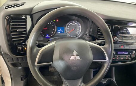 Mitsubishi Outlander III рестайлинг 3, 2014 год, 1 349 000 рублей, 9 фотография
