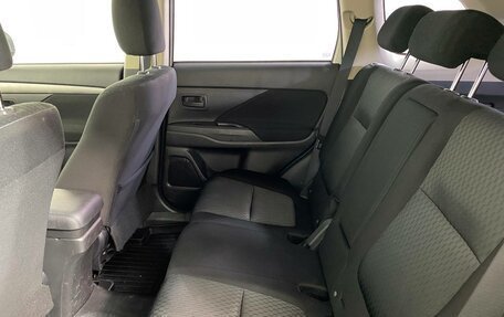 Mitsubishi Outlander III рестайлинг 3, 2014 год, 1 349 000 рублей, 13 фотография