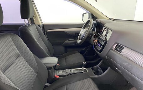 Mitsubishi Outlander III рестайлинг 3, 2014 год, 1 349 000 рублей, 11 фотография