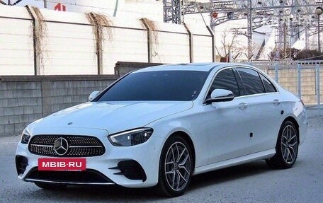 Mercedes-Benz E-Класс, 2022 год, 4 400 000 рублей, 2 фотография