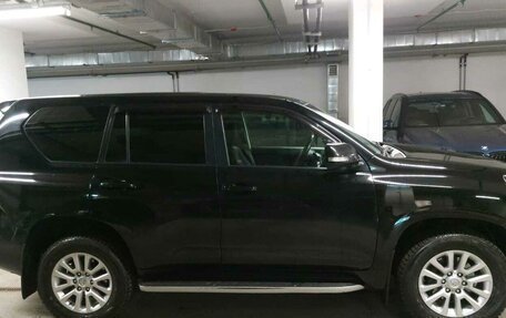 Toyota Land Cruiser Prado 150 рестайлинг 2, 2014 год, 3 200 000 рублей, 6 фотография
