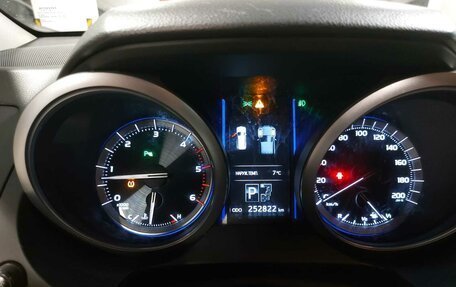 Toyota Land Cruiser Prado 150 рестайлинг 2, 2014 год, 3 200 000 рублей, 12 фотография