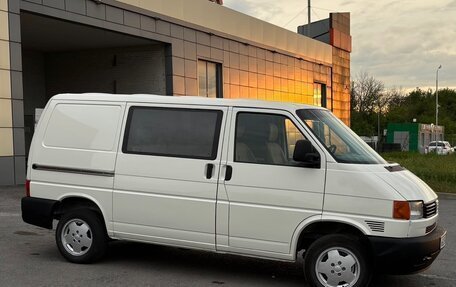Volkswagen Transporter T4, 2001 год, 975 000 рублей, 2 фотография