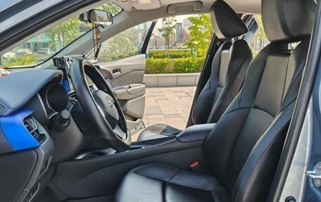 Toyota C-HR I рестайлинг, 2022 год, 2 310 000 рублей, 3 фотография