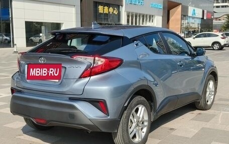 Toyota C-HR I рестайлинг, 2022 год, 2 310 000 рублей, 2 фотография