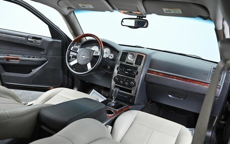 Chrysler 300C II, 2004 год, 785 000 рублей, 16 фотография
