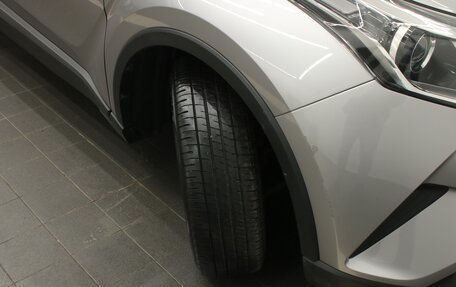 Toyota C-HR I рестайлинг, 2018 год, 2 165 000 рублей, 17 фотография