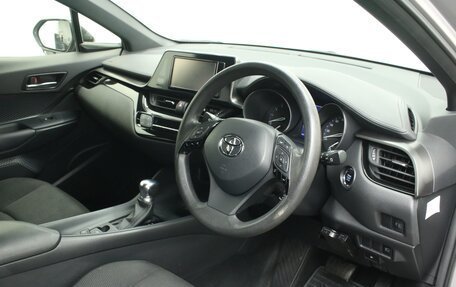 Toyota C-HR I рестайлинг, 2018 год, 2 165 000 рублей, 16 фотография
