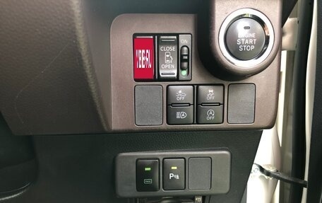 Toyota Roomy I, 2020 год, 1 350 000 рублей, 4 фотография