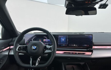 BMW 5 серия, 2024 год, 9 080 000 рублей, 15 фотография