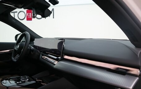 BMW 5 серия, 2024 год, 9 080 000 рублей, 17 фотография
