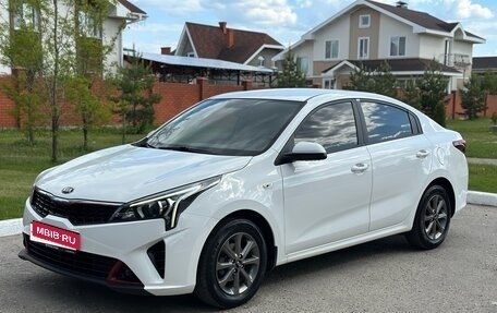 KIA Rio IV, 2021 год, 1 620 000 рублей, 1 фотография