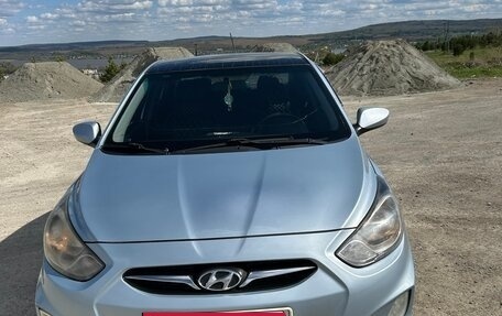 Hyundai Solaris II рестайлинг, 2012 год, 850 000 рублей, 4 фотография