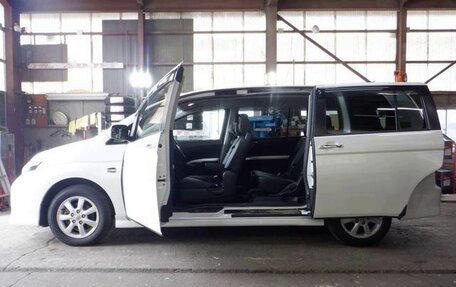 Toyota ISis I, 2016 год, 1 210 000 рублей, 11 фотография