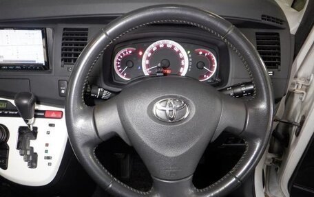 Toyota ISis I, 2016 год, 1 210 000 рублей, 23 фотография