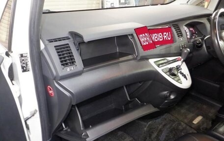 Toyota ISis I, 2016 год, 1 210 000 рублей, 33 фотография
