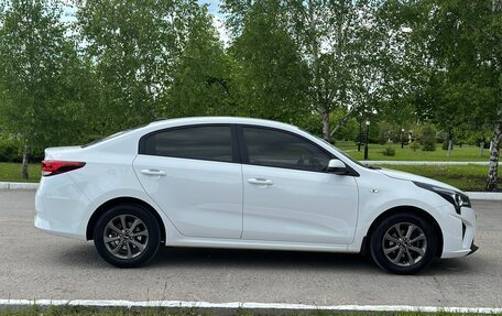KIA Rio IV, 2021 год, 1 620 000 рублей, 6 фотография