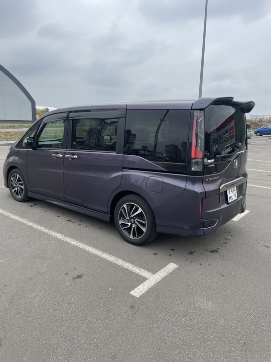 Honda Stepwgn V, 2015 год, 1 750 000 рублей, 2 фотография