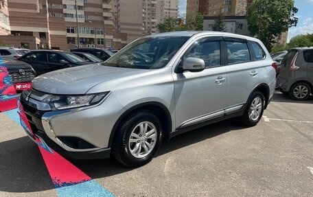 Mitsubishi Outlander III рестайлинг 3, 2019 год, 2 500 000 рублей, 1 фотография