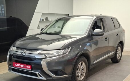 Mitsubishi Outlander III рестайлинг 3, 2019 год, 1 830 000 рублей, 1 фотография