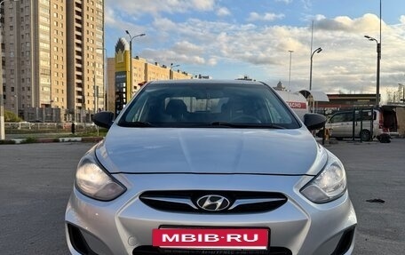 Hyundai Solaris II рестайлинг, 2012 год, 650 000 рублей, 3 фотография