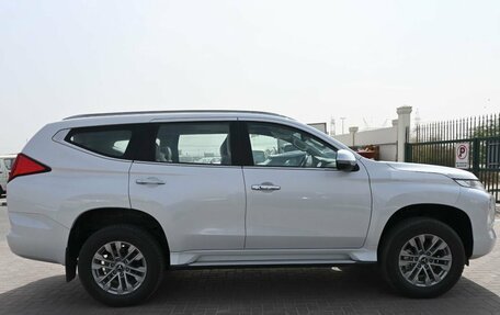 Mitsubishi Pajero Sport III рестайлинг, 2023 год, 5 200 000 рублей, 5 фотография