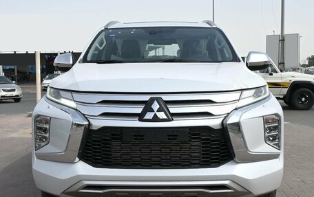 Mitsubishi Pajero Sport III рестайлинг, 2023 год, 5 200 000 рублей, 2 фотография