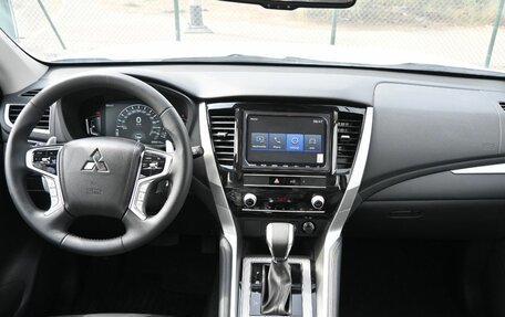 Mitsubishi Pajero Sport III рестайлинг, 2023 год, 5 200 000 рублей, 17 фотография
