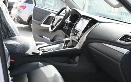 Mitsubishi Pajero Sport III рестайлинг, 2023 год, 5 200 000 рублей, 16 фотография